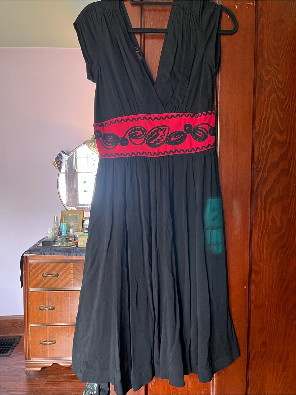 EUC Trashy Diva Soutache sandy (?) size 8